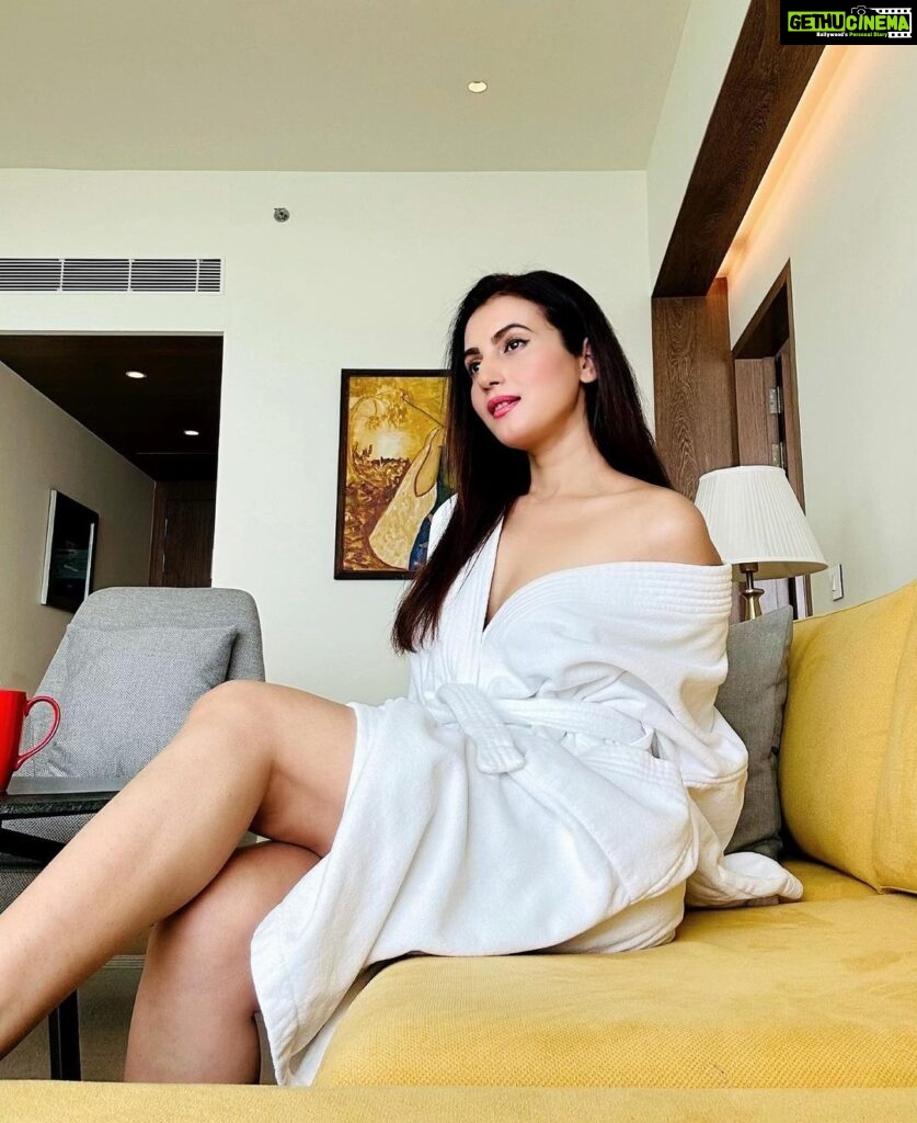 Anusmriti Sarkar Instagram - Obsessing with coffee n too comfy with my robe 💕☕🧿🧿 #sunkissed #coffee #view #beautiful #vibes #robe #white #coffeeaddict #caffeine #weekend #sunday #as #anusmriti #anusmritisarkar #picoftheday