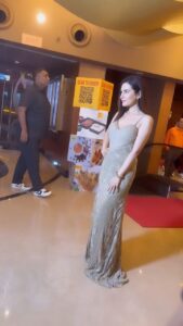 Anusmriti Sarkar Instagram - Premier night of our movie “Hum Tumhein Chahte Hain” . Go n watch near ur theatres n show us some love ✨🧿🧿

Outfit- @majesticbyjapnah 
Jewellery- @sujhal_jewels 
 Styling - @stylebyaaash 

#humtumheinchahtehain #movie #bollywood #released #gratitude #love #thankyougod #as #anusmriti #anusmritisarkar #premiere
