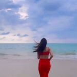 Anusmriti Sarkar Instagram – Sea , sand and sky 💗🧿🧿

#beach #love #reel #red #sea #sand #sky #beachlife #reelsvideo #as #anusmriti #anusmritisarkar #phuket #thailand Phuket, Thailand
