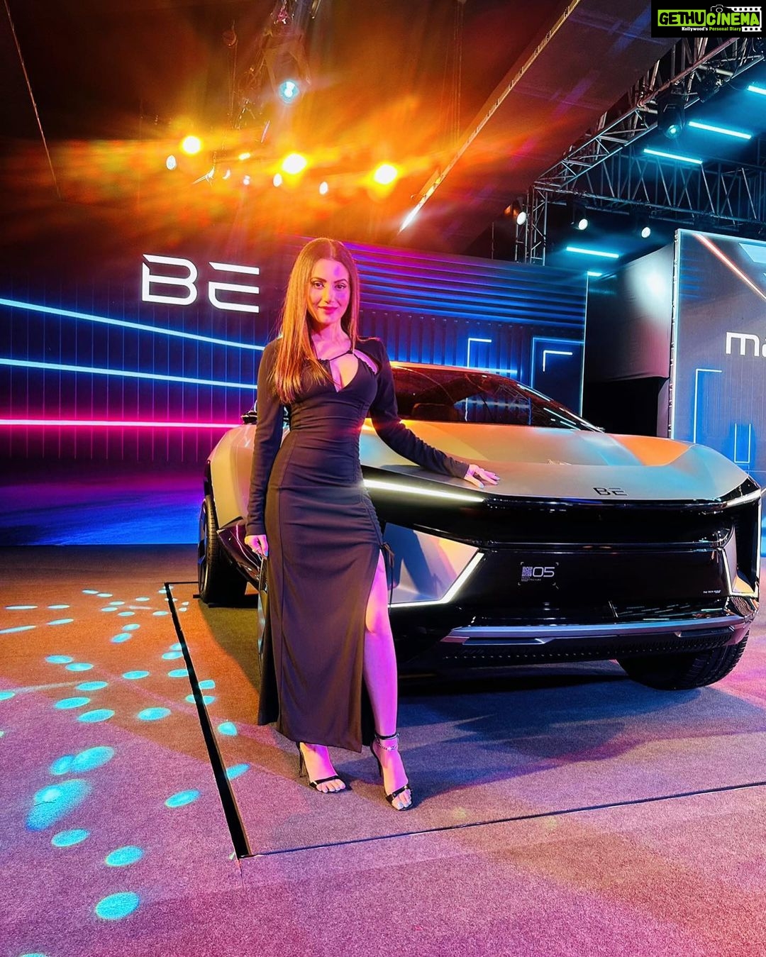 Anusmriti Sarkar Instagram - What an incredible event it was . Thank you Mahindra for making me a part of the show ππ§Ώ @mahindra_born_electric @mahindra_auto @mahindraxuv400 #mahindra #mahindraevfashionfestival #BE #xuv #bornelectricvision #car #hydrabad Tech Mahindra Hyderabad