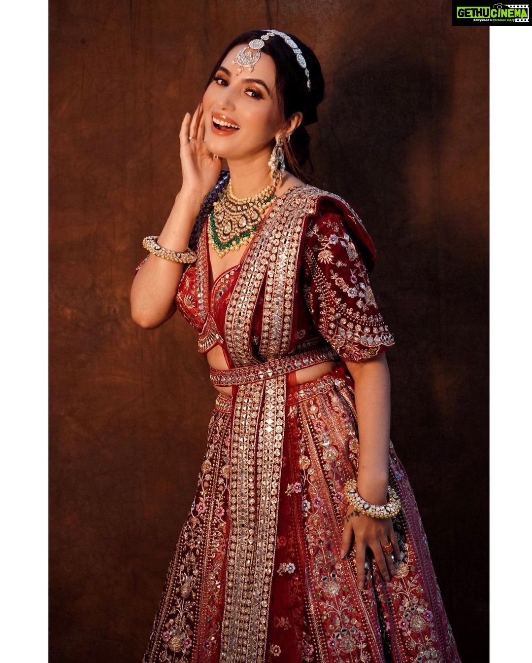 Anusmriti Sarkar Instagram - Let me laugh first . Shoot life 💕✨🧿 Make up - @shradhatrikha Styled by - @stylebyaaash Outfit - @asopalav | @saree.com_by_asopalav Real Jadau Polki jewellery- @mehrise_by_mehrgurnani Hair by - @farah_kadkotra Clicks by- @eulleshutterbug #picoftheday #bridalshoot #indianwear #bridalmakeup #shootlife #sunday #february #valentines #as #anusmriti #anusmritisarkar