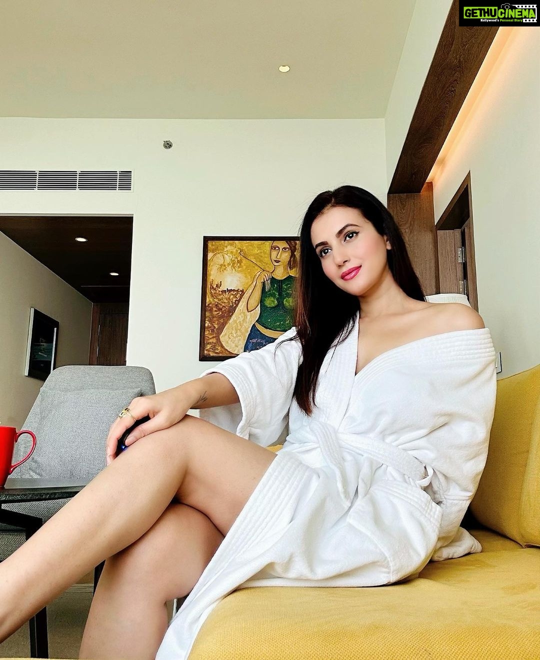 Anusmriti Sarkar Instagram - Obsessing with coffee n too comfy with my robe 💕☕️🧿🧿 #sunkissed #coffee #view #beautiful #vibes #robe #white #coffeeaddict #caffeine #weekend #sunday #as #anusmriti #anusmritisarkar #picoftheday