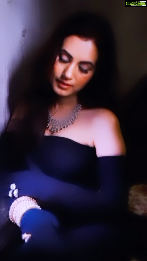 Anusmriti Sarkar Instagram - Shine like a diamond 💎✨🧿🧿 @aashirwad.jewels #diamond #black #beautiful #shoot #reel #reelsvideo #jewelry #poser #tuesday #as #anusmriti #anusmritisarkar