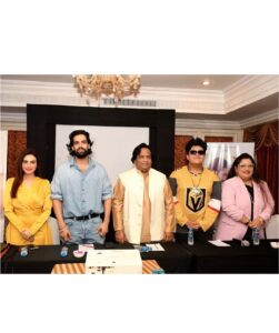 Anusmriti Sarkar Instagram - Few hours in kolkata 💗✨🧿

#promotion #movie #bollywood #gratitude #love #kolkata #media #as #anusmriti #anusmritisarkar #thankyou 

@regobofficial @rema.lahiri.bansal