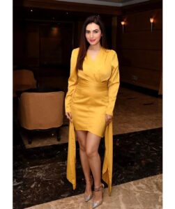 Anusmriti Sarkar Instagram - Few hours in kolkata 💗✨🧿

#promotion #movie #bollywood #gratitude #love #kolkata #media #as #anusmriti #anusmritisarkar #thankyou 

@regobofficial @rema.lahiri.bansal