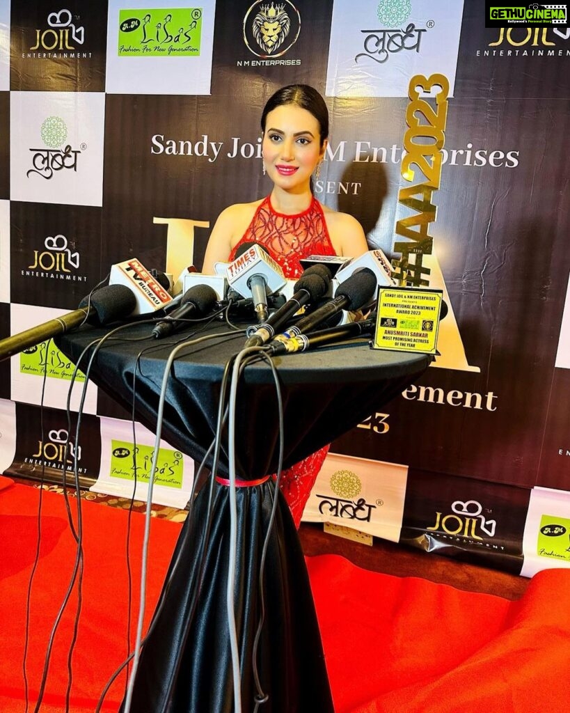 Anusmriti Sarkar Instagram - Award ✨🧿🧿 #award #iia #gratitude #blessed #event #awardfunction #as #anusmriti #anusmritisarkar #october Sahara Star