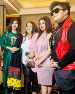 Anusmriti Sarkar Instagram - At the promotions of our movie “Hum Tumhein Chahte hain “ ✨🧿🧿

#media #event #bollywood #movie #blessed #grateful #as #anusmriti #anusmritisarkar #thursday #september