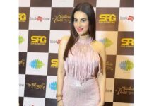 Anusmriti Sarkar Instagram - At the promotions of our movie “Hum Tumhein Chahte hain “ ✨🧿🧿 #media #event #bollywood #movie #blessed #grateful #as #anusmriti #anusmritisarkar #thursday #september Sun n Sand,Juhu