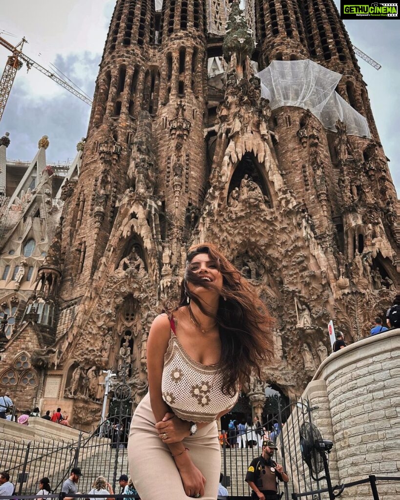 Anveshi Jain Instagram - La Sagrada Família , Barcelona is beautiful but still incomplete! The estimated year of completion is 2026, marking the 100th year of Gaudi’s death. When completed in 2026, Sagrada Familia would have taken ten times longer than the Great pyramids, 123 years more than the Taj Mahal, and 50 years more than the Great Wall of China to be constructed. La Sagrada Família, Barcelona