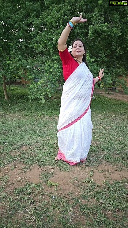 Aparajita Auddy Instagram - নৃত্যের বশে সুন্দর হলো বিদ্রোহী পরমাণু পদযুগ ঘিরে জ্যোতিমঞ্জিরে বাজিল চন্দ্র ভানু।#Instagram#dance#reelsindia #goodvibes