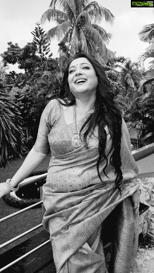 Aparajita Auddy Instagram - কাহারও তরে   বসিয়া আছি বকুলতলে মেঘলা বৈকালে- কাহারও তরে প্রহর গুনি ভঙ্গ স্বপ্ন লয়ে।…#Instagram#goovibes#love#feeling