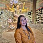 Aparajita Auddy Instagram – চতুর্থীর শুভেচ্ছা সকলকে। পূজো আনন্দে কাটুক সবার।
প্রতিমা এবং মন্ডপ চোর বাগান সর্বজনীন।