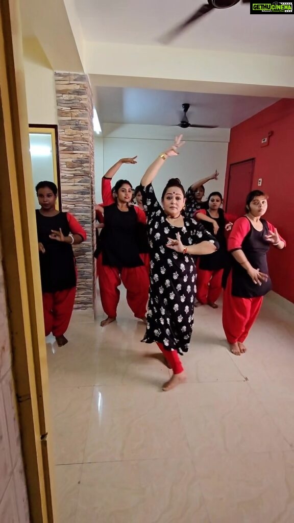 Aparajita Auddy Instagram - Teri aisi ada pe toh fida hum hai..💃🏻🙈 #hairama #trending #instagood #reelitfeelit #dance #viral #choreography #actor Kolkata city of joy