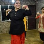 Aparajita Auddy Instagram - Komal kaaya ki mohmaaya Punav chandnan nali..🖤 #apsaraali #dance #choreography #reelsinstagram #instagood Kolkata city of joy