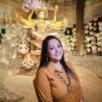 Aparajita Auddy Instagram – চতুর্থীর শুভেচ্ছা সকলকে। পূজো আনন্দে কাটুক সবার।
প্রতিমা এবং মন্ডপ চোর বাগান সর্বজনীন।