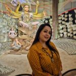 Aparajita Auddy Instagram – চতুর্থীর শুভেচ্ছা সকলকে। পূজো আনন্দে কাটুক সবার।
প্রতিমা এবং মন্ডপ চোর বাগান সর্বজনীন।