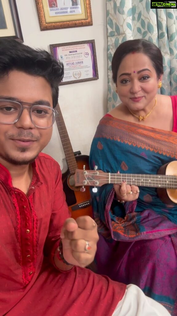 Aparajita Auddy Instagram - Ami cheye cheye dekhi saradin ♥️ with my fav @adhyaaparajita di 😍🫰🏻✨