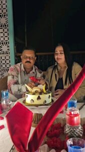 Aparajita Auddy Instagram - আমাদের ২৬ তম বিবাহ বার্ষিকীতে আমাদের সকল পরিচিত এবং শুভাকাঙ্ক্ষীদের জানাই আন্তরিক  শুভকামনা।