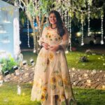 Aparna Balamurali Instagram - 🌻 Wearing my favourite @picchika 💛