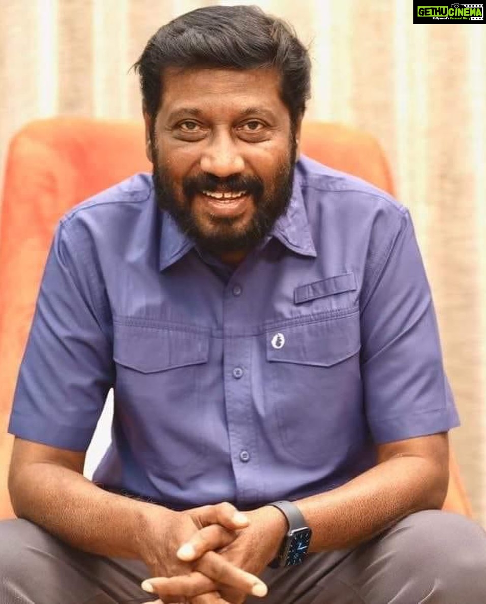 Aparna Balamurali Instagram - An irreplaceable director. One of the most kindest human beings. You will be terribly missed sir. Thank you for all the laughter you gave us through your cinema. There is nothing that can replace Godfather or Vietnam colony or any of your works. Thank you for making us believe in friendship with the legendary ‘Siddique-lal’ duo! You have been an incredible example to us. To friends who passionately talk about cinema and dream about making it together. Rest In Peace Sir ❤️ #Godfather
