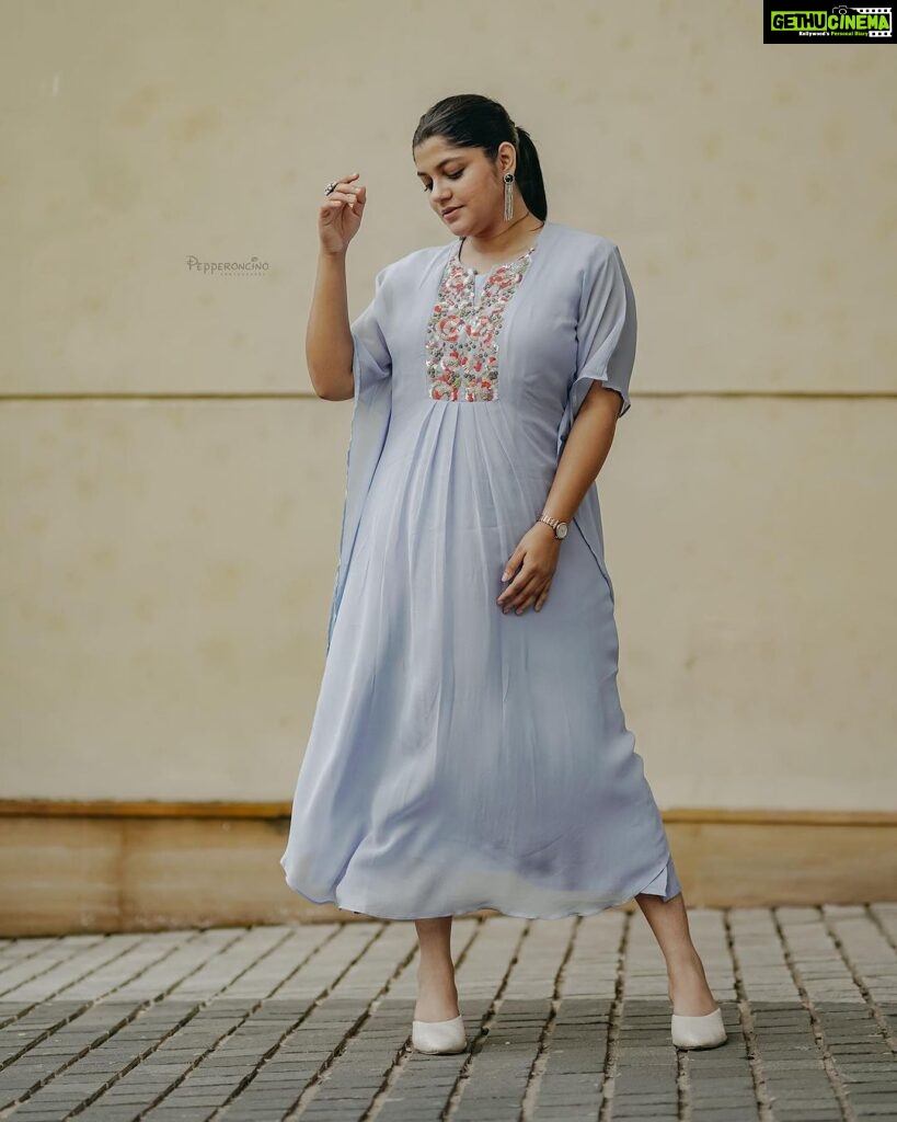Aparna Balamurali Instagram - Styled by: @rashmimuraleedharan Wearing: @mannathkochi Accessories: @ladies_planet_rental_jewellery Clicked by: @beniveesjo
