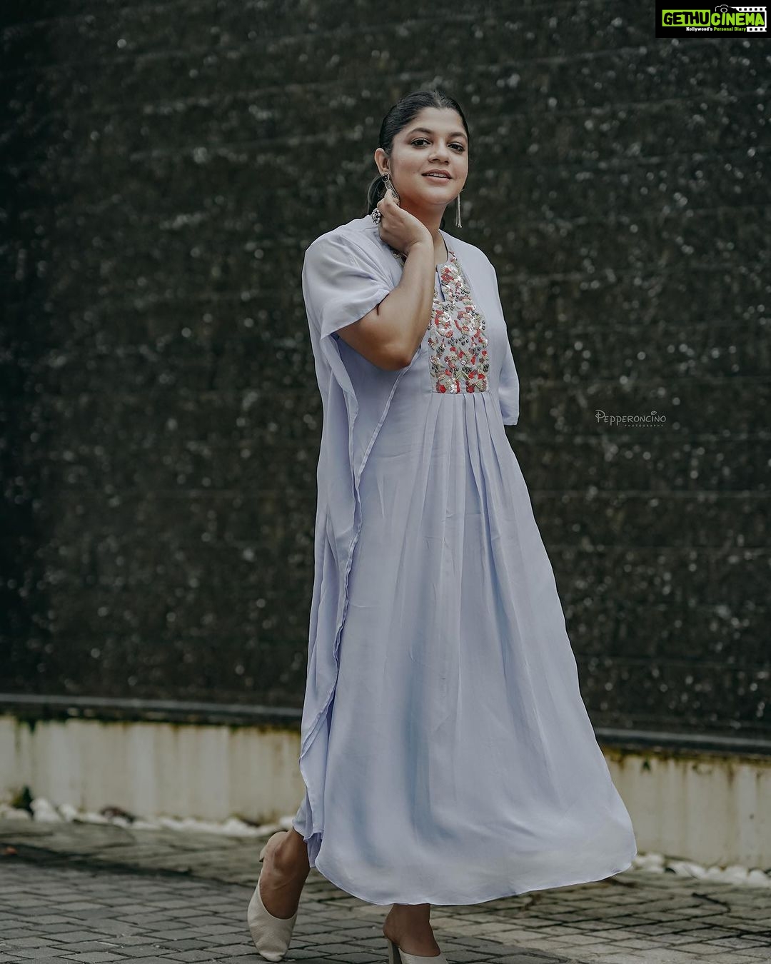 Aparna Balamurali Instagram - Styled by: @rashmimuraleedharan Wearing: @mannathkochi Accessories: @ladies_planet_rental_jewellery Clicked by: @beniveesjo