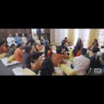 Aparna Balamurali Instagram - Apni Zulfein | Madras Mehfil | Musicalorie Productions Madras Mehfil is a unique musical act based in Chennai (Madras) founded by Vandana Srinivasan & Anand Pattathil under their banner Musicalorie Productions. This team specializes in the genres of Ghazals, Bhajans, Semi-classical, Hindustani Music & Retro Gems across all Indian languages. After performing extensively at private events across the globe over the last few years, we decided to shoot some brand new content. Here is the first video in a series, shot during a Baithak organized in June 2023, featuring some phenomenal talent. Happy listening! We are beyond grateful to National Awardee Aparna Balamurali for releasing this video. For bookings & more information, please write to us. We could not have executed this vision without our incredibly amazing team. Please find the details below: MUSICIANS Keys: @sathriyan_r Sarangi: @manonmanisarangi Tabla & Percussion: @tablaman_chandrajith VIDEOGRAPHY: Deepak Subramanian & Crew from @stormyclicks DECOR: Wed By D Events @wedbyd.events LIVE RECORDING, MIX & MASTER: @mountaditya assisted by @_aman_23_ & crew VENUE: Offbeat Musical Ventures Pvt. Ltd. @offbeat_mv co-ordinated by Bala Kumaran PRODUCERS: Anand Pattathil & Srinivasan Kannan DISCLAIMER: No copyright infringement intended. ORIGINAL SONG CREDITS: Film: Taj Mahal An Eternal Love Story (2005) Composer: Naushad Lyrics: Naqsh Lyallpuri Vocals: Hariharan A Giant Heartfelt Thank You to the entire team. Love & Light, Vandana & Anand. 💫🙏🏻 #MadrasMehfil #MusicalorieProductions #LifeOfAMusician #VandanaLIVE #VandanaSrinivasan #Manonmani #Chandrajith #Sathriyan #Ghazal #Baithak #HindustaniMusic #Naushad #Hariharan #NaqshLyallpuri #Lounge #IndianLounge #Kanjeevaram #Mookuthi