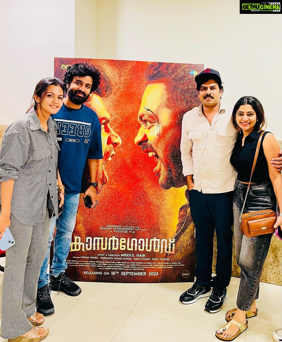 Aparna Das Instagram - #kasargold night ♥️ Heard mixed reviews and went and watched the film and I was wondering whats all the negativity spreading. Loved every bit of kasargold. Bgm,direction,acting. Don’t judge a film hearing reviews. Go experience it urself. Its worth it :) @asifali @mridulmnair @sunnywayn @deepakparambol @abhiramradhakrishnan_ @malavika_sreenath @sreeranjini_nair @vishnuvijay01