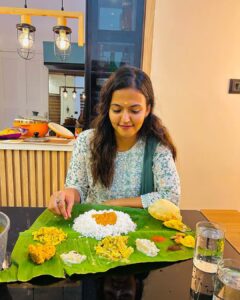 Aparna Das Instagram - Happy Onam 😊♥️
#onam #sadhya #malayali #newhome #firstonam
Also proud me for making that sadhya and pookalam all by myself 😌