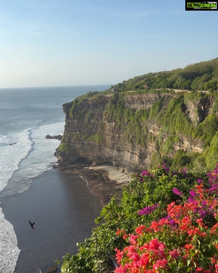 Aparna Das Instagram - Bali Bae-cation ♥️ #day3 . . @touronholidays Pura Luhur Uluwatu, Bali