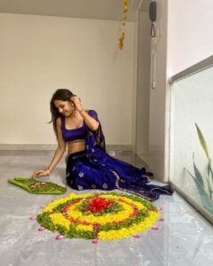 Aparna Vinod Instagram - 🌼 ʜᴀᴘᴘʏ ᴏɴᴀᴍ 🌴 

#onam #onasamsakal #kerala #home #malayali #family #athapoo #pookalam #onamcelebration #happytimes