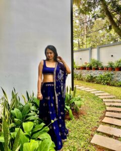 Aparna Vinod Instagram - 🌼 ʜᴀᴘᴘʏ ᴏɴᴀᴍ 🌴 

#onam #onasamsakal #kerala #home #malayali #family #athapoo #pookalam #onamcelebration #happytimes