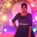 Aranthangi Nisha Instagram - Kpy champion விஜய் டிவி போட்டியாளராக வந்து நான் வந்த நிகழ்ச்சிக்கு தொகுப்பாளராக ஆனது ரொம்ப சந்தோஷம், இப்ப வரைக்கும் நான் ஒரு நல்ல தொகுப்பாளர் ஆகணும்னு முயற்சி பண்ணிட்டு தான் இருக்கேன், வழக்கம்போல நல்ல விமர்சனங்கள் கொடுத்தவர்களுக்கும் நீங்கள் எல்லாம் ஒரு தொகுப்பாளரா, அப்படி விமர்சனம் செய்த அத்தனை சகோதர சகோதரிகளுக்கும் நன்றி..... முக்கியமா என்னுடைய இயக்குனர் மரியாதைக்குரிய Thomson சார் அவர்களுக்கும், EP சுரேந்தர் அவர்களுக்கும், ஸ்ரீதர்,பரத்,ஆனந்த், கேமரா மேன் அண்ணா, லைட் மேன் அண்ணா, coustumer andhy, production teem, எல்லாருக்கும் ரொம்ப நன்றி, இந்த நிகழ்ச்சியில் கலந்து கொண்ட அத்தனை கலைஞர்களுக்கும் நன்றி, முக்கியமா என்னோடு சேர்ந்து பணியாற்றிய தம்பி பாலா அவர்களுக்கும் நன்றி எல்லா, நேரங்களிலும் எனக்கு நல்ல வாய்ப்புகளை தர விஜய் தொலைக்காட்சிக்கு நன்றி இந்த நிகழ்ச்சியை நடுவர்கள் ரேஷ்மா, மதுரை முத்து, தாடி பாலாஜி அண்ணா, நந்தினி, சுருதிஹா, ரொம்ப ரொம்ப நன்றி. நன்றி மக்களே மீண்டும் ஏதாவது ஒரு வாய்ப்பு இருந்தா சந்திக்கலாம் உங்கள் விமர்சனங்கள் வரவேற்கப்படும்..... @director_thomson_vijaytv @bjbala_kpy @surendarvr @andy_k_studio @reshmapasupuleti @mathuraimuthuofficial @myna_nandhu @suruthiperiyasamy @