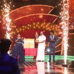 Aranthangi Nisha Instagram - Kpy champion விஜய் டிவி போட்டியாளராக வந்து நான் வந்த நிகழ்ச்சிக்கு தொகுப்பாளராக ஆனது ரொம்ப சந்தோஷம், இப்ப வரைக்கும் நான் ஒரு நல்ல தொகுப்பாளர் ஆகணும்னு முயற்சி பண்ணிட்டு தான் இருக்கேன், வழக்கம்போல நல்ல விமர்சனங்கள் கொடுத்தவர்களுக்கும் நீங்கள் எல்லாம் ஒரு தொகுப்பாளரா, அப்படி விமர்சனம் செய்த அத்தனை சகோதர சகோதரிகளுக்கும் நன்றி..... முக்கியமா என்னுடைய இயக்குனர் மரியாதைக்குரிய Thomson சார் அவர்களுக்கும், EP சுரேந்தர் அவர்களுக்கும், ஸ்ரீதர்,பரத்,ஆனந்த், கேமரா மேன் அண்ணா, லைட் மேன் அண்ணா, coustumer andhy, production teem, எல்லாருக்கும் ரொம்ப நன்றி, இந்த நிகழ்ச்சியில் கலந்து கொண்ட அத்தனை கலைஞர்களுக்கும் நன்றி, முக்கியமா என்னோடு சேர்ந்து பணியாற்றிய தம்பி பாலா அவர்களுக்கும் நன்றி எல்லா, நேரங்களிலும் எனக்கு நல்ல வாய்ப்புகளை தர விஜய் தொலைக்காட்சிக்கு நன்றி இந்த நிகழ்ச்சியை நடுவர்கள் ரேஷ்மா, மதுரை முத்து, தாடி பாலாஜி அண்ணா, நந்தினி, சுருதிஹா, ரொம்ப ரொம்ப நன்றி. நன்றி மக்களே மீண்டும் ஏதாவது ஒரு வாய்ப்பு இருந்தா சந்திக்கலாம் உங்கள் விமர்சனங்கள் வரவேற்கப்படும்..... @director_thomson_vijaytv @bjbala_kpy @surendarvr @andy_k_studio @reshmapasupuleti @mathuraimuthuofficial @myna_nandhu @suruthiperiyasamy @
