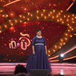 Aranthangi Nisha Instagram - Kpy champion விஜய் டிவி போட்டியாளராக வந்து நான் வந்த நிகழ்ச்சிக்கு தொகுப்பாளராக ஆனது ரொம்ப சந்தோஷம், இப்ப வரைக்கும் நான் ஒரு நல்ல தொகுப்பாளர் ஆகணும்னு முயற்சி பண்ணிட்டு தான் இருக்கேன், வழக்கம்போல நல்ல விமர்சனங்கள் கொடுத்தவர்களுக்கும் நீங்கள் எல்லாம் ஒரு தொகுப்பாளரா, அப்படி விமர்சனம் செய்த அத்தனை சகோதர சகோதரிகளுக்கும் நன்றி..... முக்கியமா என்னுடைய இயக்குனர் மரியாதைக்குரிய Thomson சார் அவர்களுக்கும், EP சுரேந்தர் அவர்களுக்கும், ஸ்ரீதர்,பரத்,ஆனந்த், கேமரா மேன் அண்ணா, லைட் மேன் அண்ணா, coustumer andhy, production teem, எல்லாருக்கும் ரொம்ப நன்றி, இந்த நிகழ்ச்சியில் கலந்து கொண்ட அத்தனை கலைஞர்களுக்கும் நன்றி, முக்கியமா என்னோடு சேர்ந்து பணியாற்றிய தம்பி பாலா அவர்களுக்கும் நன்றி எல்லா, நேரங்களிலும் எனக்கு நல்ல வாய்ப்புகளை தர விஜய் தொலைக்காட்சிக்கு நன்றி இந்த நிகழ்ச்சியை நடுவர்கள் ரேஷ்மா, மதுரை முத்து, தாடி பாலாஜி அண்ணா, நந்தினி, சுருதிஹா, ரொம்ப ரொம்ப நன்றி. நன்றி மக்களே மீண்டும் ஏதாவது ஒரு வாய்ப்பு இருந்தா சந்திக்கலாம் உங்கள் விமர்சனங்கள் வரவேற்கப்படும்..... @director_thomson_vijaytv @bjbala_kpy @surendarvr @andy_k_studio @reshmapasupuleti @mathuraimuthuofficial @myna_nandhu @suruthiperiyasamy @