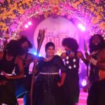 Aranthangi Nisha Instagram - Kpy champion விஜய் டிவி போட்டியாளராக வந்து நான் வந்த நிகழ்ச்சிக்கு தொகுப்பாளராக ஆனது ரொம்ப சந்தோஷம், இப்ப வரைக்கும் நான் ஒரு நல்ல தொகுப்பாளர் ஆகணும்னு முயற்சி பண்ணிட்டு தான் இருக்கேன், வழக்கம்போல நல்ல விமர்சனங்கள் கொடுத்தவர்களுக்கும் நீங்கள் எல்லாம் ஒரு தொகுப்பாளரா, அப்படி விமர்சனம் செய்த அத்தனை சகோதர சகோதரிகளுக்கும் நன்றி..... முக்கியமா என்னுடைய இயக்குனர் மரியாதைக்குரிய Thomson சார் அவர்களுக்கும், EP சுரேந்தர் அவர்களுக்கும், ஸ்ரீதர்,பரத்,ஆனந்த், கேமரா மேன் அண்ணா, லைட் மேன் அண்ணா, coustumer andhy, production teem, எல்லாருக்கும் ரொம்ப நன்றி, இந்த நிகழ்ச்சியில் கலந்து கொண்ட அத்தனை கலைஞர்களுக்கும் நன்றி, முக்கியமா என்னோடு சேர்ந்து பணியாற்றிய தம்பி பாலா அவர்களுக்கும் நன்றி எல்லா, நேரங்களிலும் எனக்கு நல்ல வாய்ப்புகளை தர விஜய் தொலைக்காட்சிக்கு நன்றி இந்த நிகழ்ச்சியை நடுவர்கள் ரேஷ்மா, மதுரை முத்து, தாடி பாலாஜி அண்ணா, நந்தினி, சுருதிஹா, ரொம்ப ரொம்ப நன்றி. நன்றி மக்களே மீண்டும் ஏதாவது ஒரு வாய்ப்பு இருந்தா சந்திக்கலாம் உங்கள் விமர்சனங்கள் வரவேற்கப்படும்..... @director_thomson_vijaytv @bjbala_kpy @surendarvr @andy_k_studio @reshmapasupuleti @mathuraimuthuofficial @myna_nandhu @suruthiperiyasamy @
