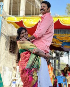 Aranthangi Nisha Instagram - வாழ்வில் என்னை உயர்த்தியவனுக்கு காதலர் தின வாழ்த்துக்கள் love u tangameeeee