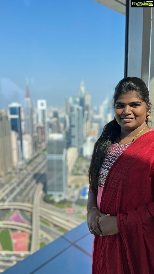 Aranthangi Nisha Instagram - From the one of the best view I enjoyed today @skyviewsobservatory .life is always beautiful and simple when we see it from tall VC @rjsarah_ss thank u #dubai #uae #view #photography #nisha #actress #artist #tamilfame #instareels #instagood #trendingreels l