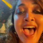 Aranthangi Nisha Instagram - Happy newyear makkaleeee, eppaum happya erupom makkaleeeeee..... அடுதவங்களுக்கு புடுச்சமாதிரி பொம்மையா வாழ்றதை விட நமக்கு புடிச்ச மாதிரி செம்மையா வாழ்வோம் 2023 எல்லாருமே செம்மையா சந்தோஷமா வாழ்வோம்........ வாழ்த்துக்கள் மக்களே........ @soundarya_offl @singer_nivas @erode_mahesh @rajaveluvijaytv @diya_menon_official