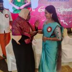 Aranthangi Nisha Instagram - இந்த வருடம் நிறைய பள்ளிகளுக்கு சிறப்பு அழைப்பாளராக போய்கிட்டே இருந்தேன், திடீர்னு ஒரு அழைப்பு அறந்தாங்கியில் என்னோட பொண்ணு படிக்கிற பள்ளியில Eurokids சிறப்பு அழைப்பாளரா நீங்க வரணும்னு கூப்பிட்டாங்க, ரொம்ப சந்தோஷமா இருந்தது நான் மட்டும் இல்ல என்னுடைய கணவரும் சிறப்பு அழைப்பாளரா அழைச்சிருந்தாங்க. இதுவரைக்கும் பள்ளியில நான் எந்த பரிசு வாங்கினதே கிடையாது ஆனால் நிறைய பள்ளிகளுக்கு பரிசு கொடுப்பதற்கு இப்ப நான் போய்கிட்டு இருக்கேன், அந்த வகையில என் பொண்ணு என் கையால பரிசு வாங்கும் போது தனி சந்தோஷமாக இருந்தது. என்னையும் என் கணவரையும் என் குடும்பத்தையும் கௌரவப்படுத்திய என் மண்ணிற்கும், Eurokids பள்ளிக்கும் சகோதரி கவிதா சரவணனுக்கும் நன்றி.....