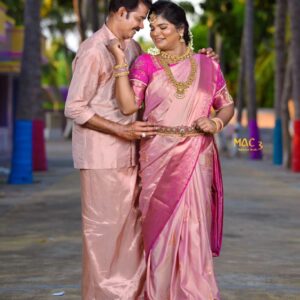 Aranthangi Nisha Instagram - என் வாழ்கையில் நான் என்ன செய்தாலும் எனக்கு பின்னால் எப்பவும் நிழலாக என்னையும் என் கனவையும் சுமந்து நிற்கும் என்னவனோடு கரம் கோர்த்து 13 ஆண்டுகள் ஆகிவிட்டது.... வாழ்த்துக்கள் tangameeee coustume: @lakshmiboutique2021 @sreekamakshisilk makeup and hair: @mac3makeoverstudio blouse : @suda_rii  photo pic: @jaihindh_photography