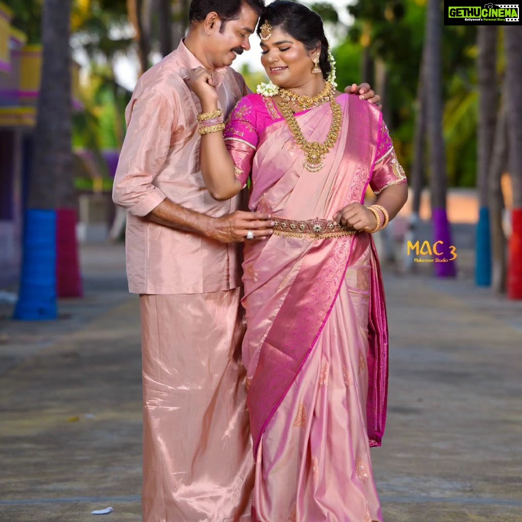 Aranthangi Nisha - 51.1K Likes - என் வாழ்கையில் நான் என்ன செய்தாலும் எனக்கு பின்னால் எப்பவும் நிழலாக என்னையும் என் கனவையும் சுமந்து நிற்கும் என்னவனோடு கரம் கோர்த்து 13 ஆண்டுகள் ஆகிவிட்டது.... வாழ்த்துக்கள் tangameeee coustume: @lakshmiboutique2021 @sreekamakshisilk makeup and hair: @mac3makeoverstudio blouse : @suda_rii photo pic: @jaihindh_photography