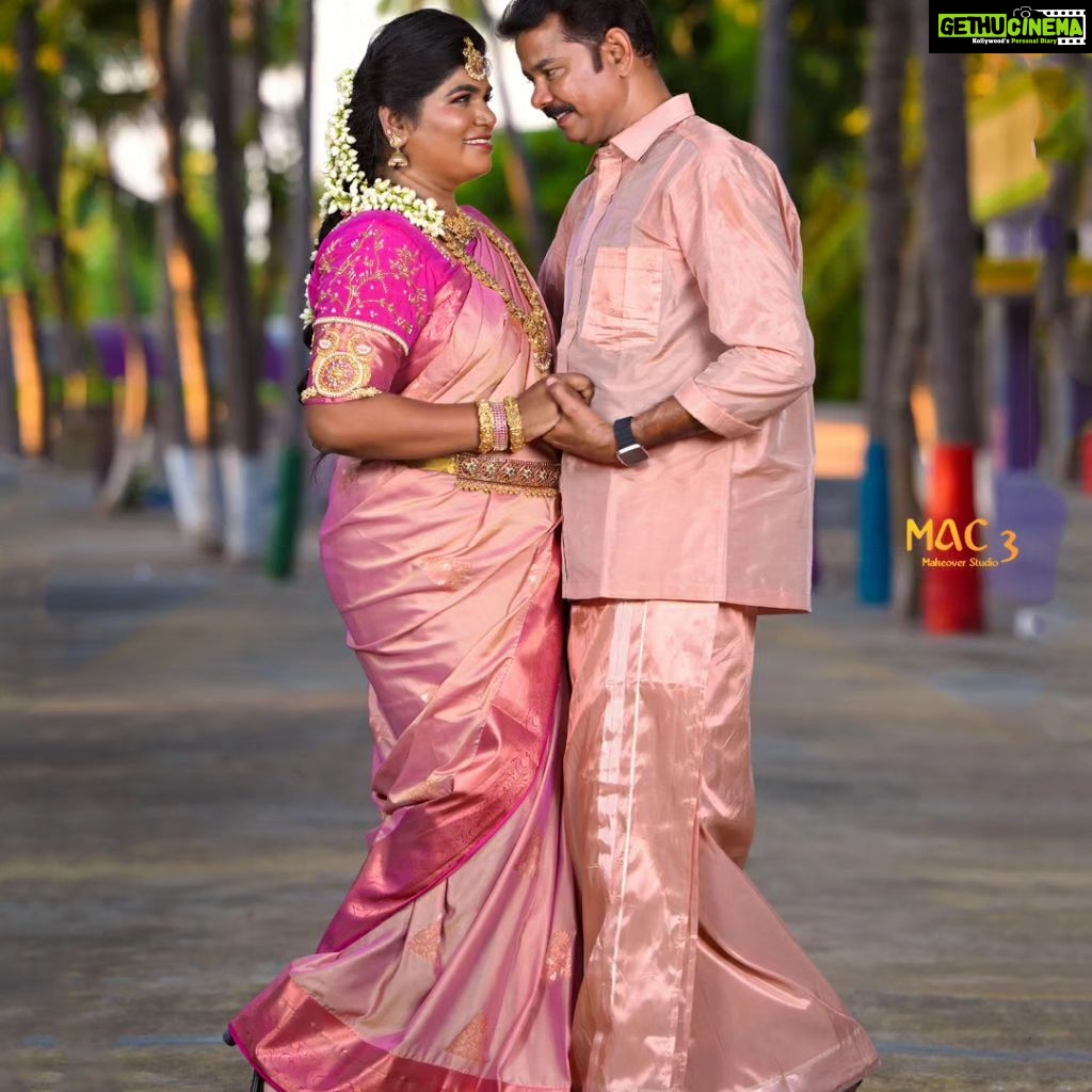 Aranthangi Nisha - 51.1K Likes - என் வாழ்கையில் நான் என்ன செய்தாலும் எனக்கு பின்னால் எப்பவும் நிழலாக என்னையும் என் கனவையும் சுமந்து நிற்கும் என்னவனோடு கரம் கோர்த்து 13 ஆண்டுகள் ஆகிவிட்டது.... வாழ்த்துக்கள் tangameeee coustume: @lakshmiboutique2021 @sreekamakshisilk makeup and hair: @mac3makeoverstudio blouse : @suda_rii photo pic: @jaihindh_photography