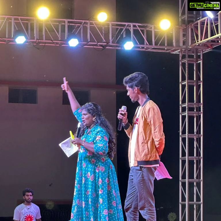 Aranthangi Nisha Instagram - Yesterday special show hosting by Bala and me vera level funnnnnn @bjbala_kpy outfit- @nilafashiondesigning makeup and hair @nish_makeover_artistry