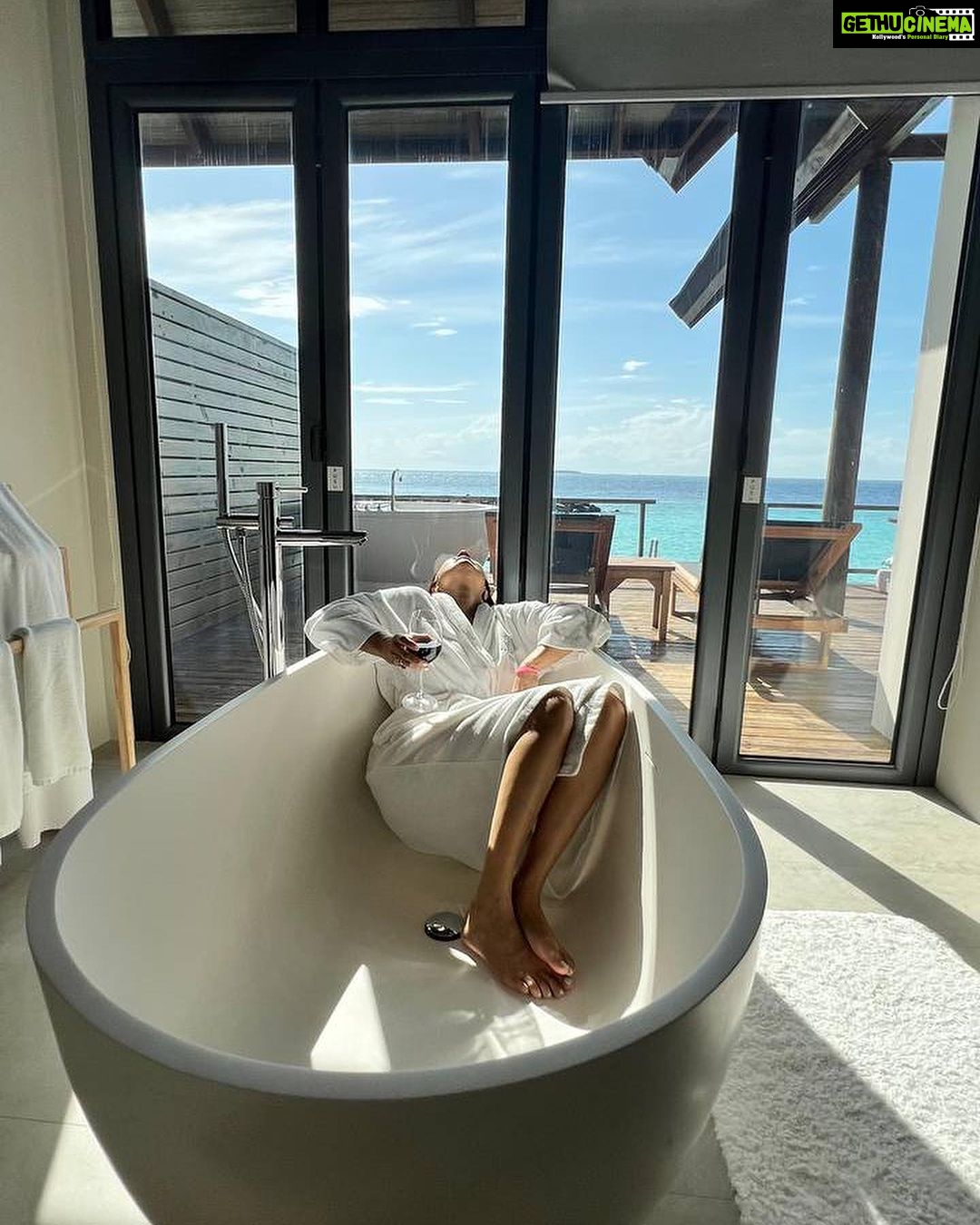 Archana Instagram - Monday is white 🤍 #throwback #tub #slumber #soakingsun