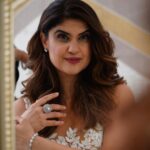 Archana Instagram - Coz #white resonates at another level with my spirit 🤍🤍🤍 💎 @azotiique 👗 @krupa_jain 💄 @ . . . #event #hosting #hostlife #gigtime #showtime #loveit #glam #dressup #love #polycab #worldcup #thebestofbest #manieshpaul #anchor Jio World Convention Centre