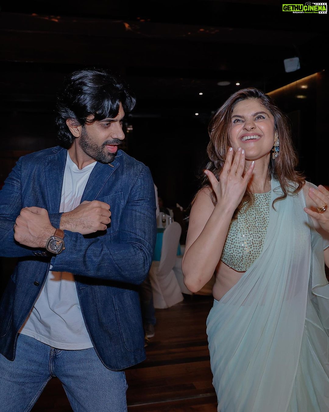 Archana Instagram - When your #family is THE #star π§Ώπ«π―π₯²π . . . #blessed #family #partytime #celebration #birthday #artist #papa #pappa #pa #love #thesharmas #togetherness