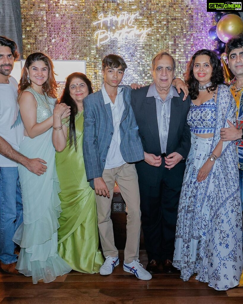 Archana Instagram - When your #family is THE #star 🧿💫💯🥲🌟 . . . #blessed #family #partytime #celebration #birthday #artist #papa #pappa #pa #love #thesharmas #togetherness