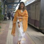 Archana Instagram – Hamari bahu #alka vibes 😂
.
.
.
#train #railway #mumbai #shoot #radiocity #matunga #allwoman #loveit #love #yellow #desi #indian #ilovemyindia #india