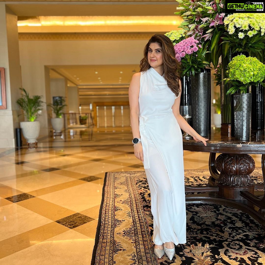Archana Instagram - Coz #white is all #colors in one …. Too see who gave me this great look … go to the last two slides :D Wearing @zara Hair @sundarampandey MUA @ayazkhan5621_ Event @vedarehabandwellness new app @letsgethappi . . . #host #applaunch #mumbai #host #event #mumbai #letsdothis JW Marriott Mumbai Juhu
